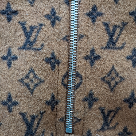 Louis Vuitton Monogram Wool Skirt. - Picture 9 of 16